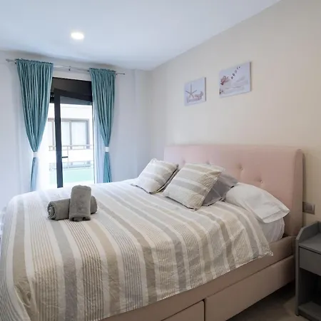 1 Min To Beach, Modern & Apartment